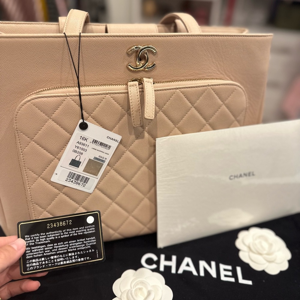 Chanel shopping tote in very good condition